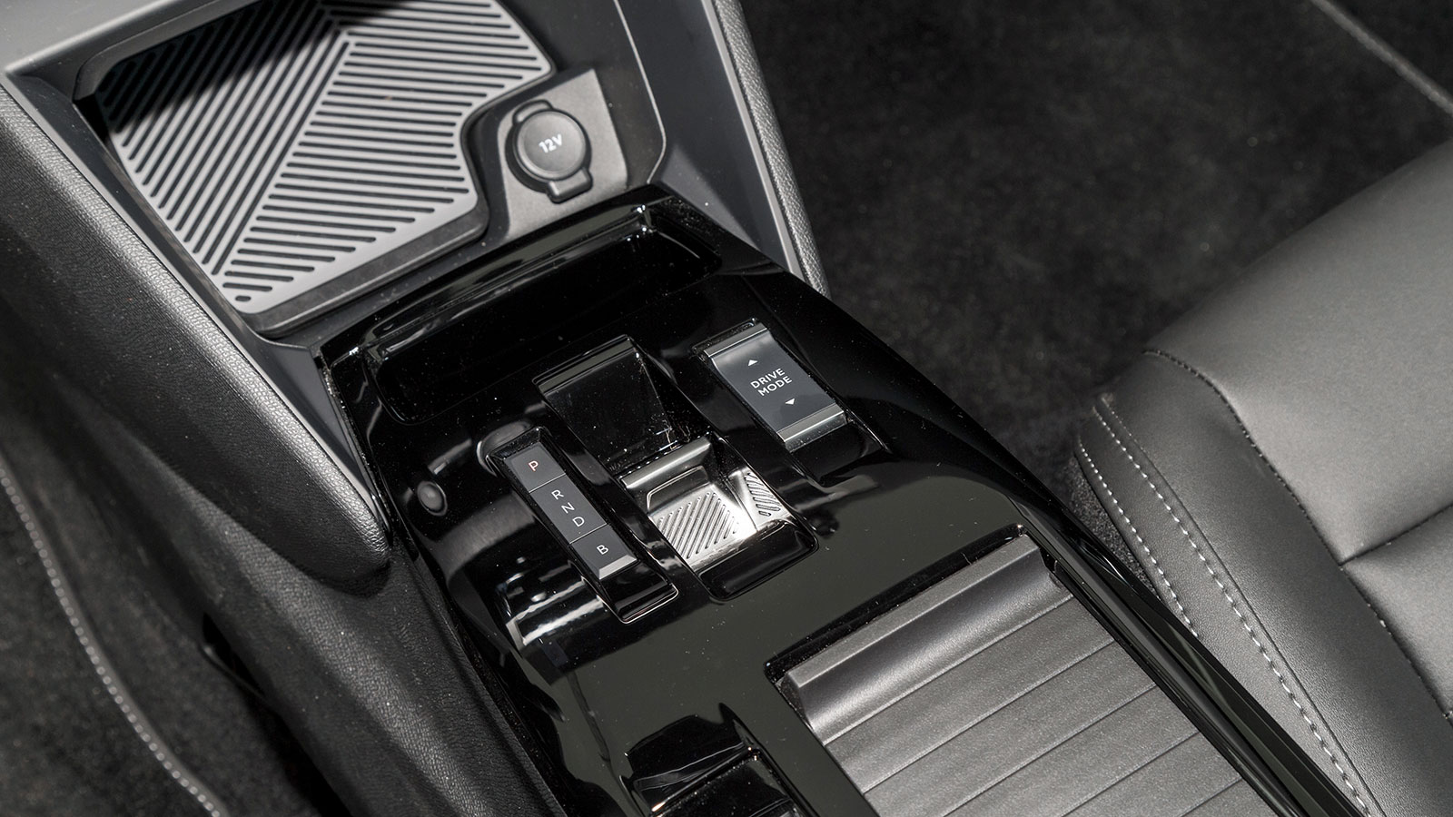 Citroen C4. Πόσο καλό είναι σε εξοπλισμό άνεσης και ασφάλειας.