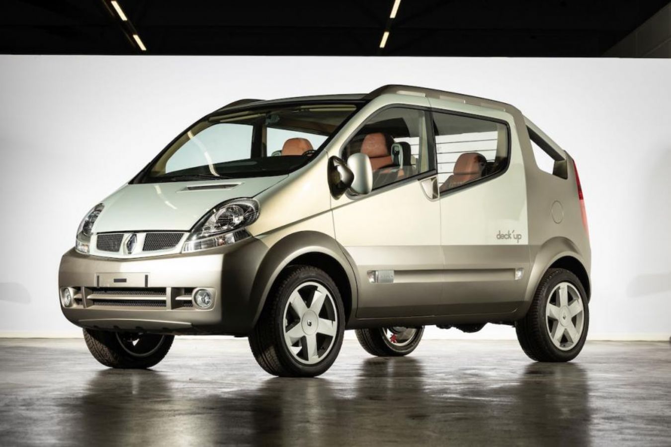 Renault: Στο «σφυρί» 100 εμβληματικά αυτοκίνητα της συλλογής της