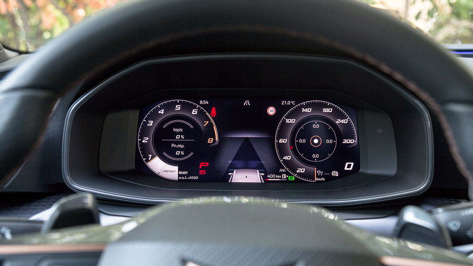 Cupra Leon. Πόσο καλό είναι σε εξοπλισμό άνεσης και ασφάλειας.