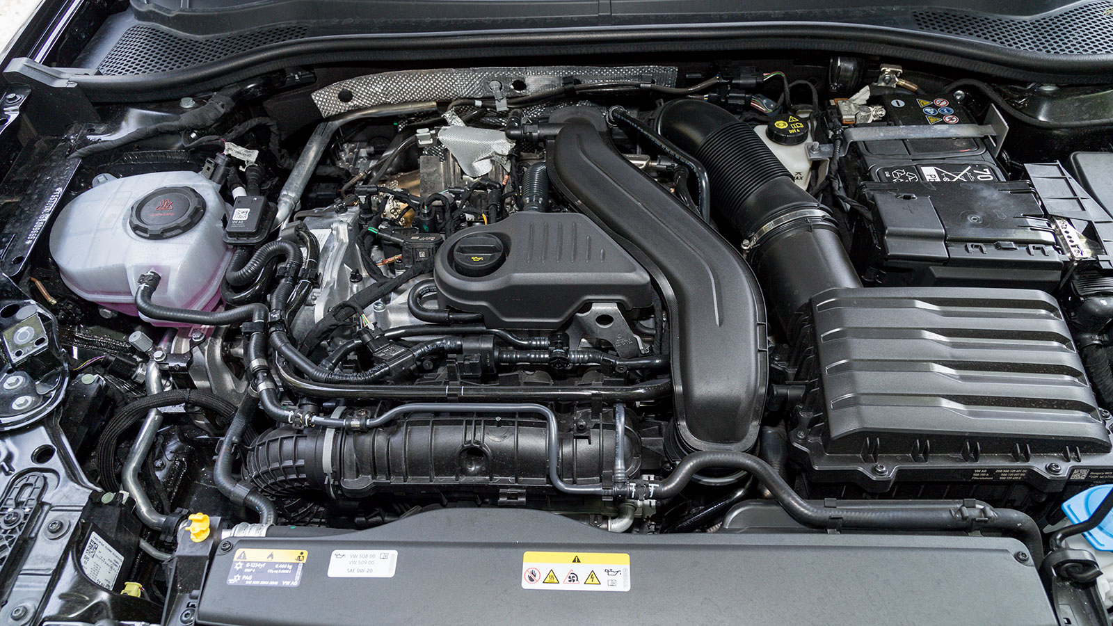 Cupra Leon. Τι βαθμό παίρνει σε κατανάλωση, χώρους, επιδόσεις, εγγυήσεις.