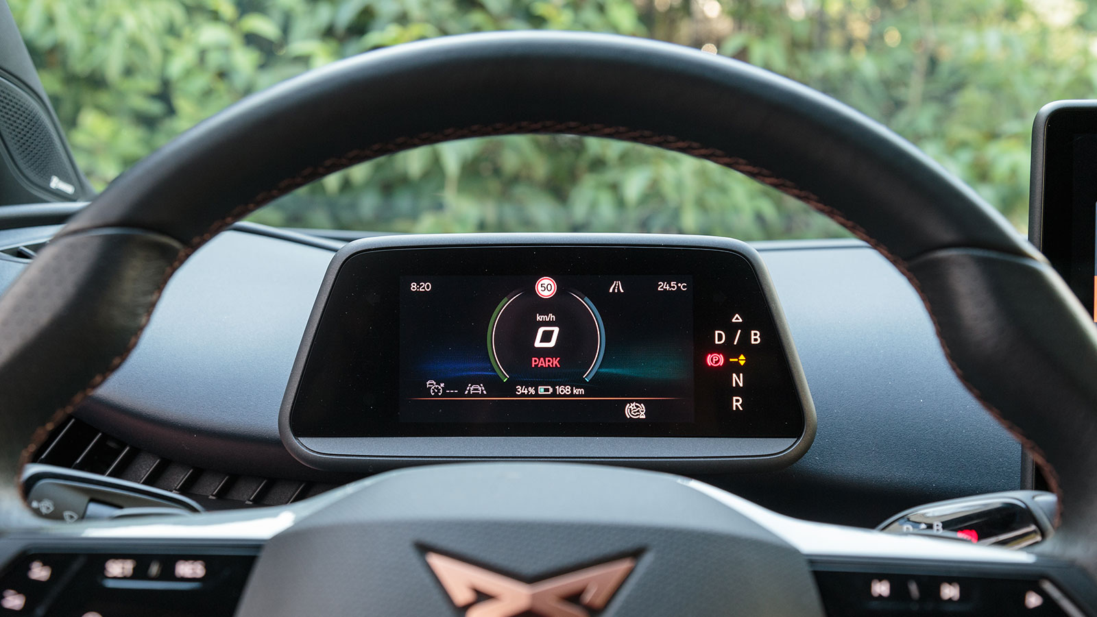 Cupra Tavascan. Πόσο καλό είναι σε εξοπλισμό άνεσης και ασφάλειας.