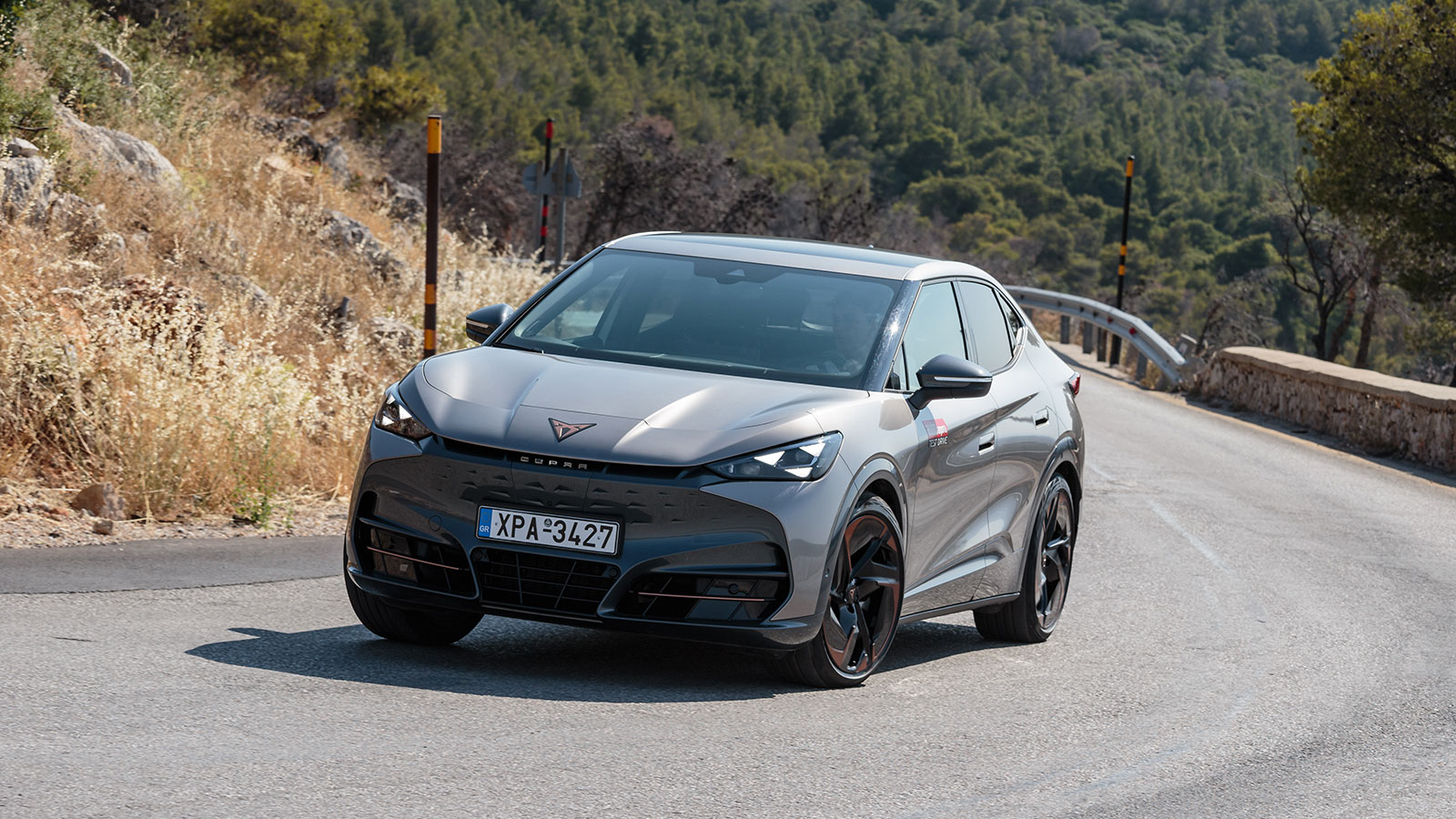 Cupra Tavascan. Πόσο καλό είναι σε εξοπλισμό άνεσης και ασφάλειας.