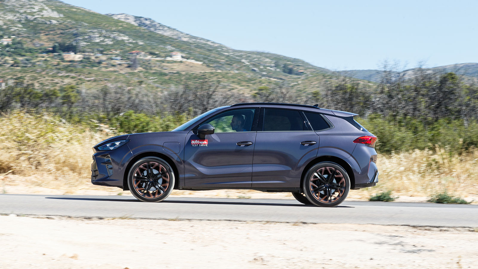 Σχεδιάστηκε εξαρχής για να φιλοξενήσει plug-in υβριδική τεχνολογία επόμενης γενιάς, προσφέροντας ηλεκτρική αυτονομία που αγγίζει τα 100 χιλιόμετρα.