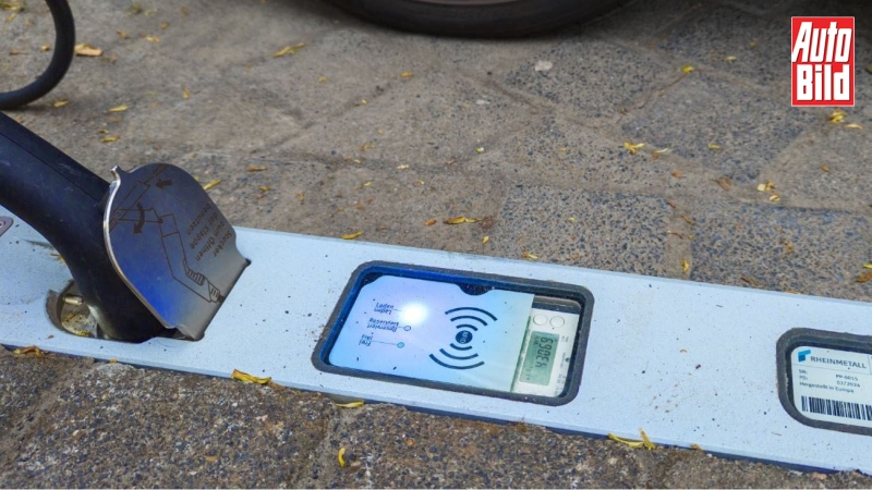 Curb charger: Φορτιστής μέσα στο πεζοδρόμιο