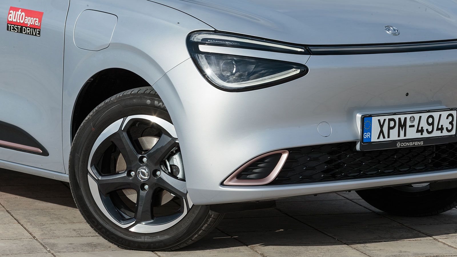 «Σήμα κατατεθέν» οι LED προβολείς και η χαρακτηριστική φωτεινή λωρίδα που ενώνει το πάνω μέρος τους.