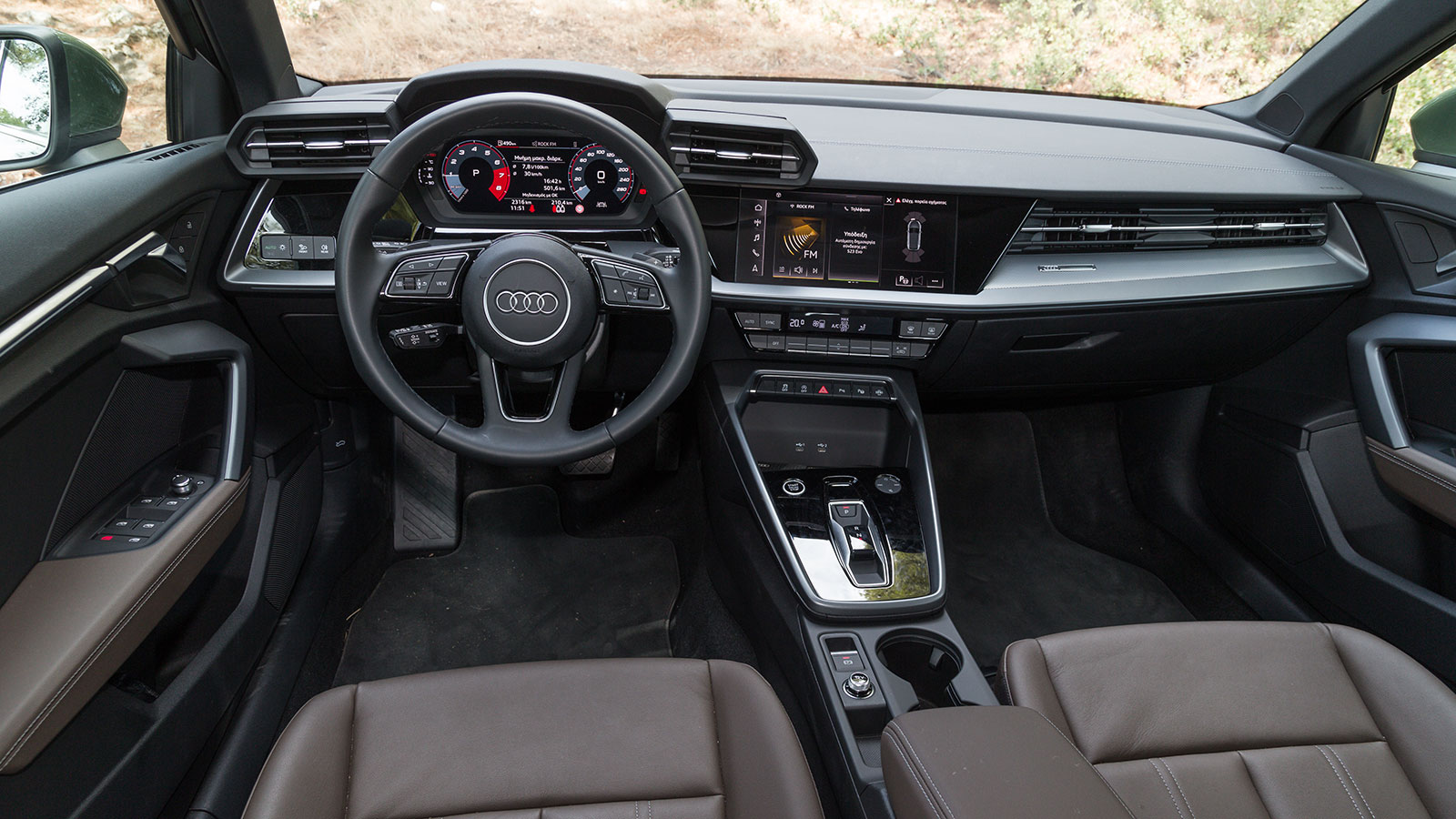 Audi A3 Sportback VS Ford Kuga. Ποιο ξεχωρίζει σε εξοπλισμό ασφάλειας και άνεσης.