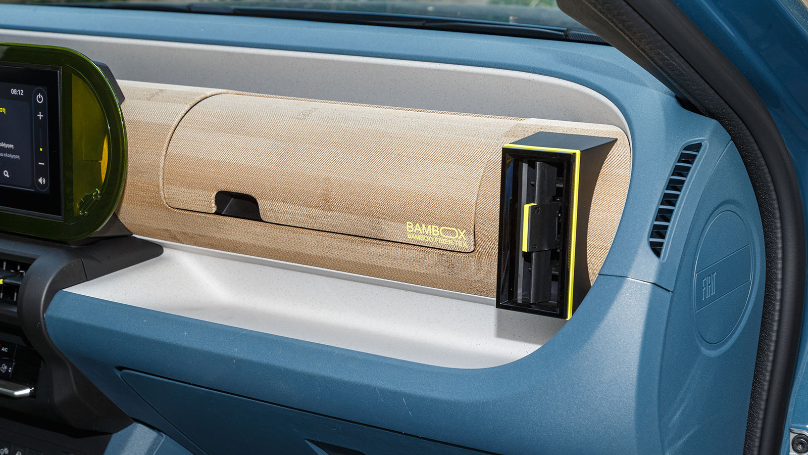 Fiat Grande Panda. Πόσο καλό είναι σε εξοπλισμό άνεσης και ασφάλειας.