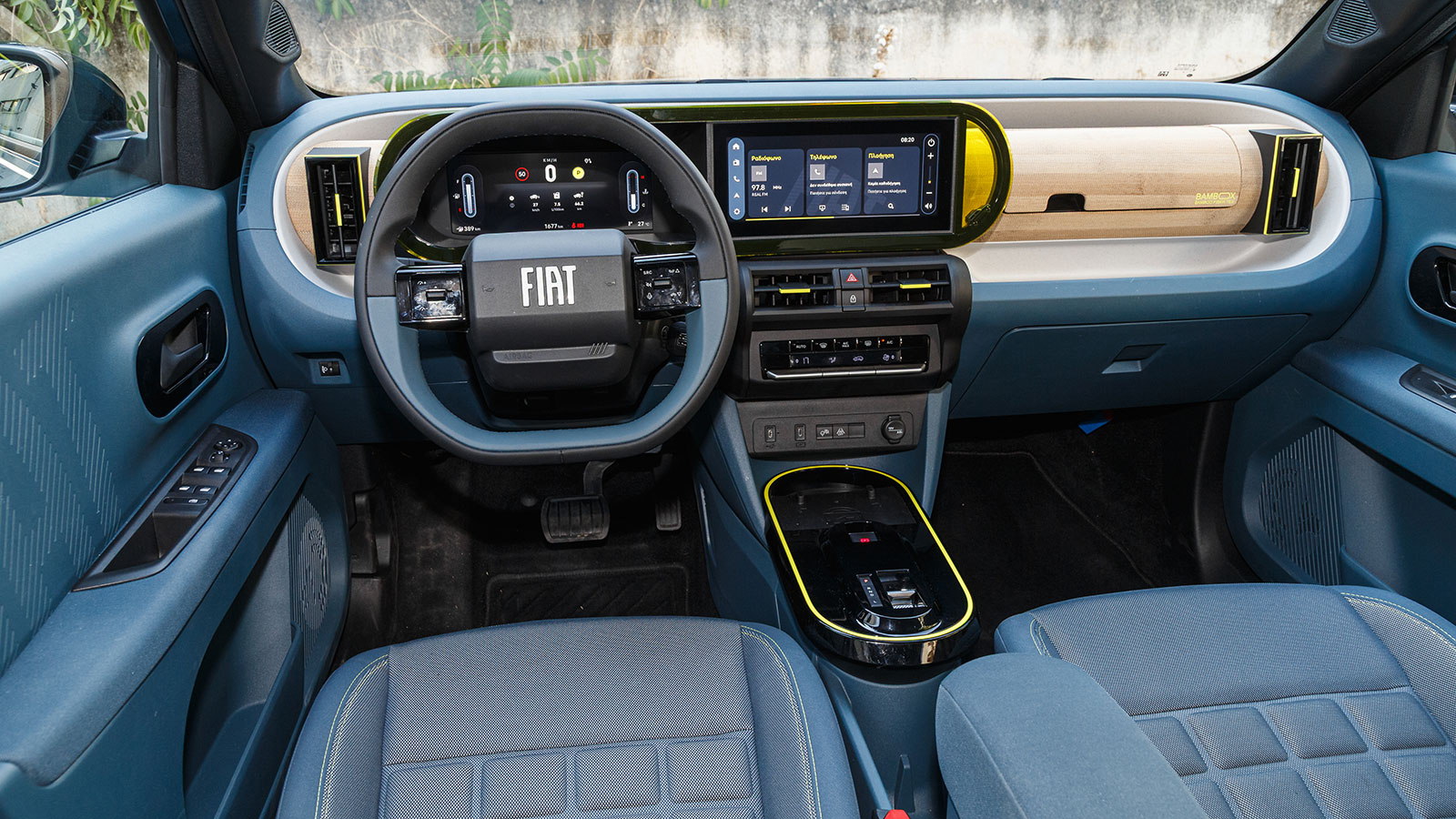 Fiat Grande Panda. Πόσο καλό είναι σε εξοπλισμό άνεσης και ασφάλειας.