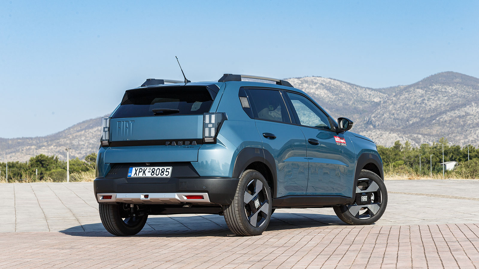 Ρετρό σχεδίαση, με ξεκάθαρες επιρροές από το αρχέτυπο Panda του 1980.