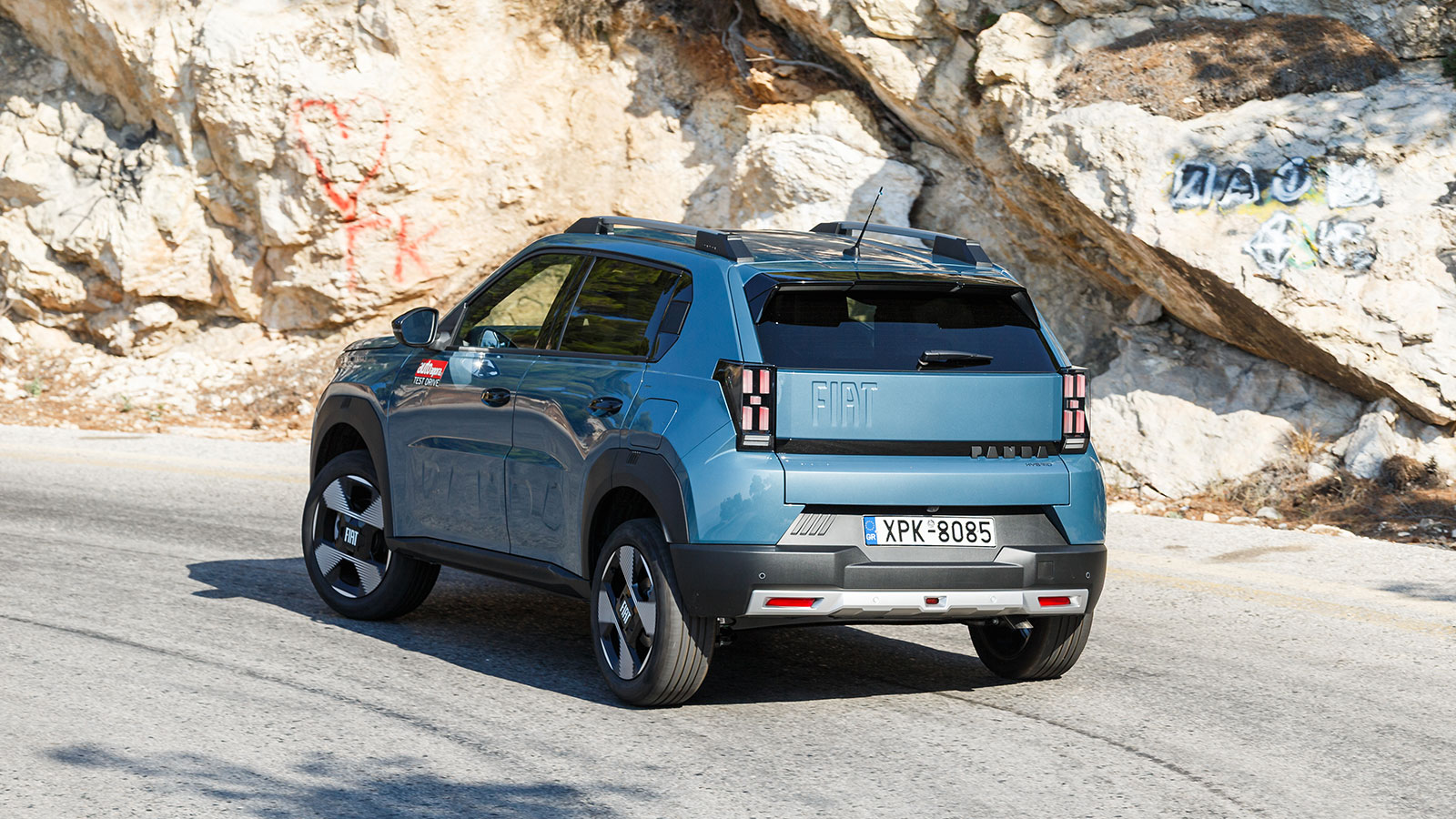 Σημειώνει την χαμηλότερη κατανάλωση στην κατηγορία πλην των πλήρως υβριδικών (μέση 6,2 λτ./100 χλμ.).