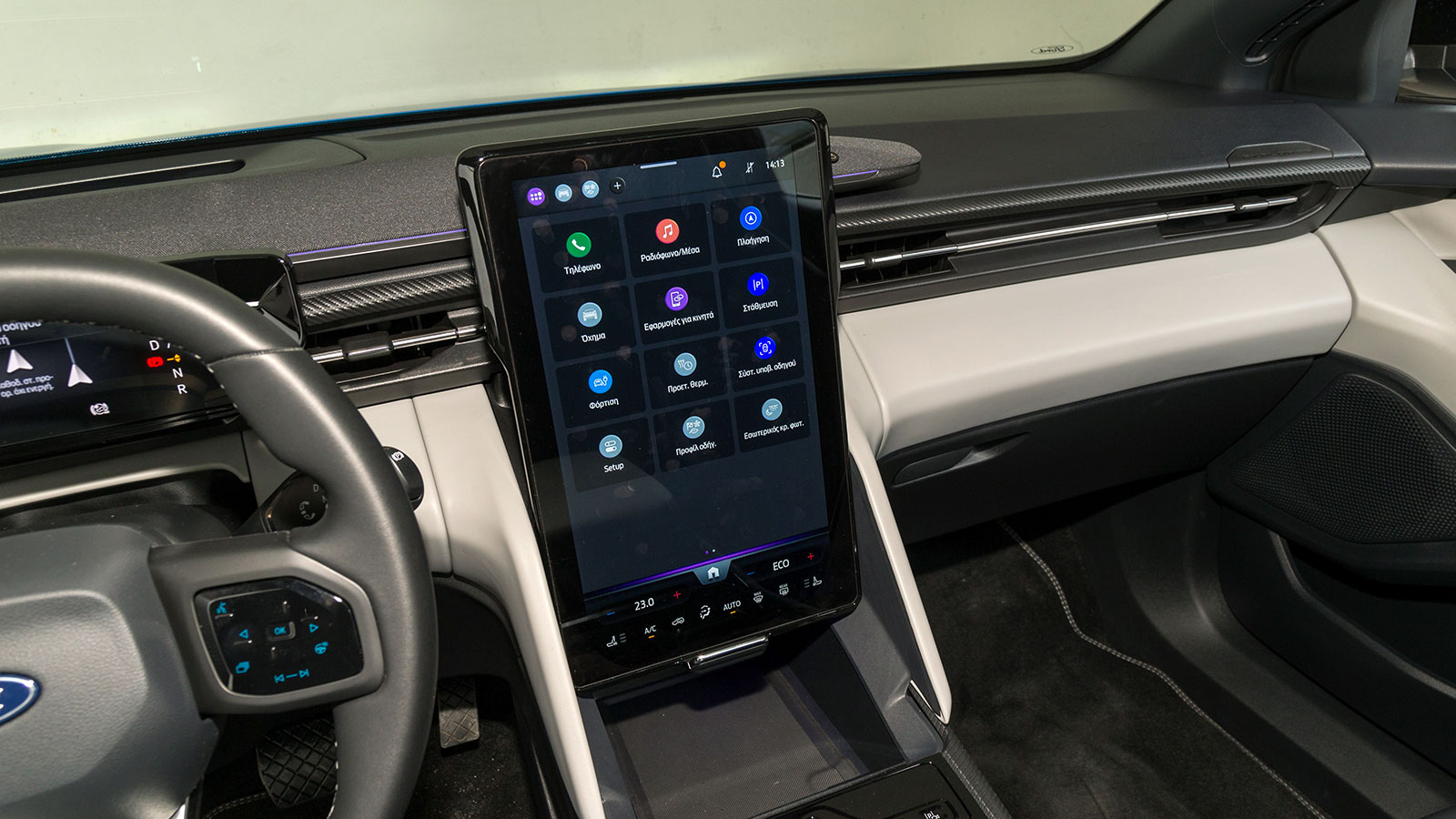 Ford Explorer. Πόσο καλό είναι σε εξοπλισμό άνεσης και ασφάλειας.