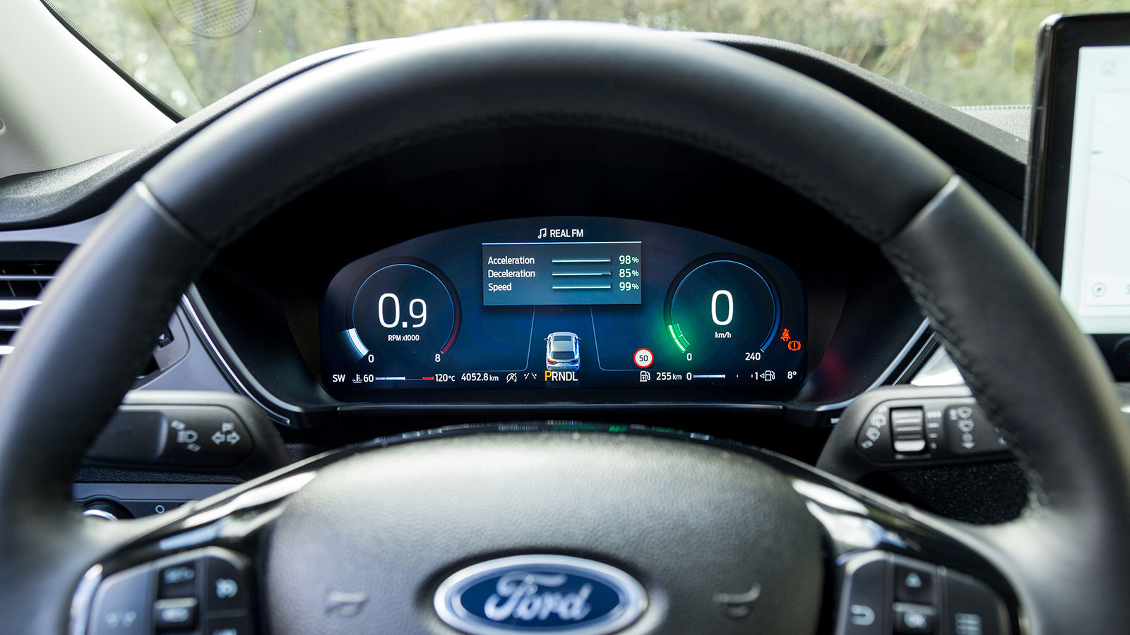 Ford Kuga. Πόσο καλό είναι σε εξοπλισμό άνεσης και ασφάλειας.