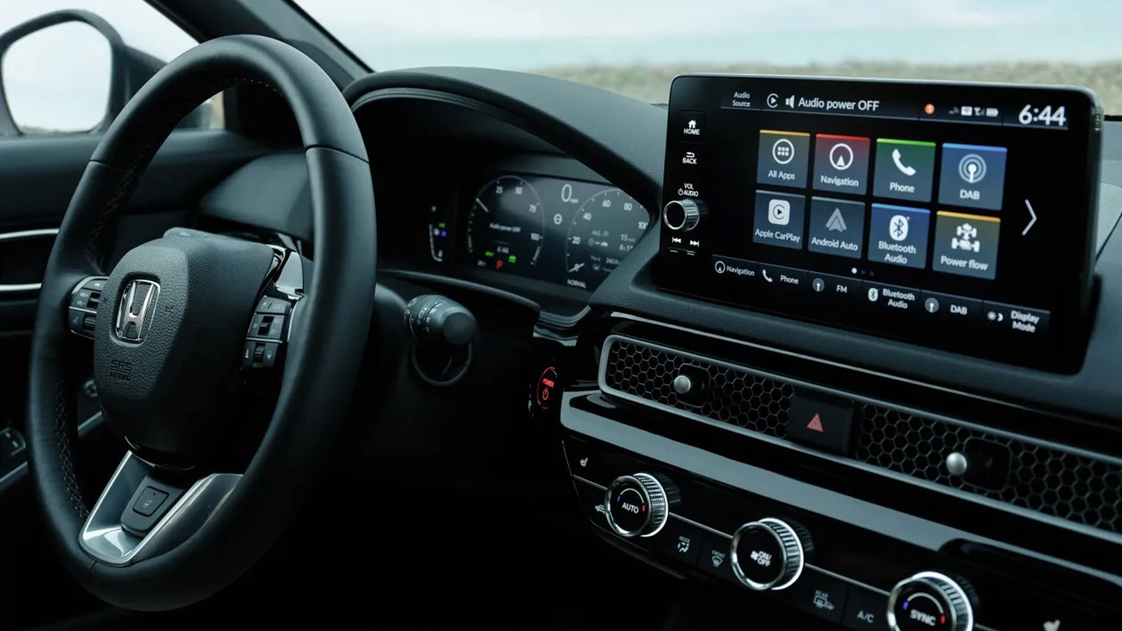 Όλες οι εκδόσεις του Civic διαθέτουν πλέον μαύρη επένδυση οροφής και διακοσμητικά, σε συνδυασμό με ματ χρωμιωμένες λεπτομέρειες γύρω από τους αεραγωγο