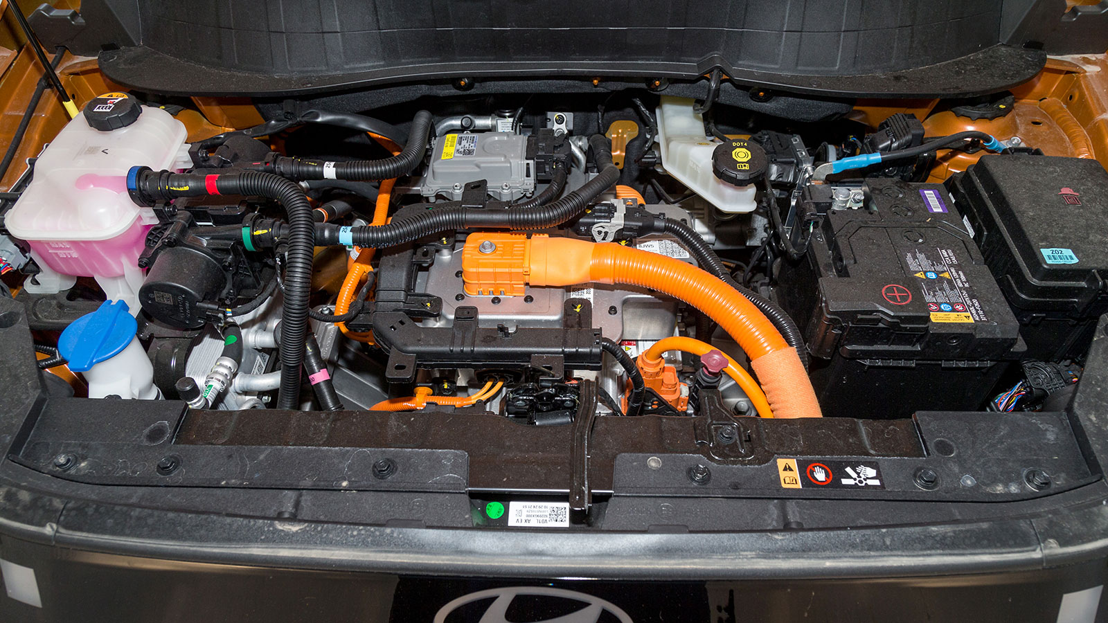 Hyundai Inster. Τι βαθμό παίρνει σε κατανάλωση, χώρους, επιδόσεις, εγγυήσεις.