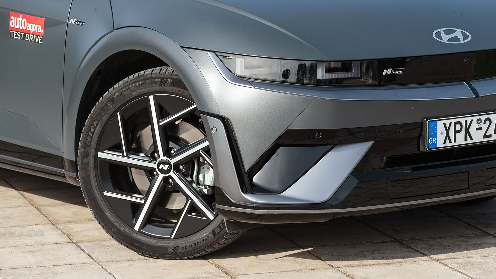 Η έκδοση N-Line έχει πιο επιθετικούς προφυλακτήρες που του χαρίζουν σπορ εμφάνιση.