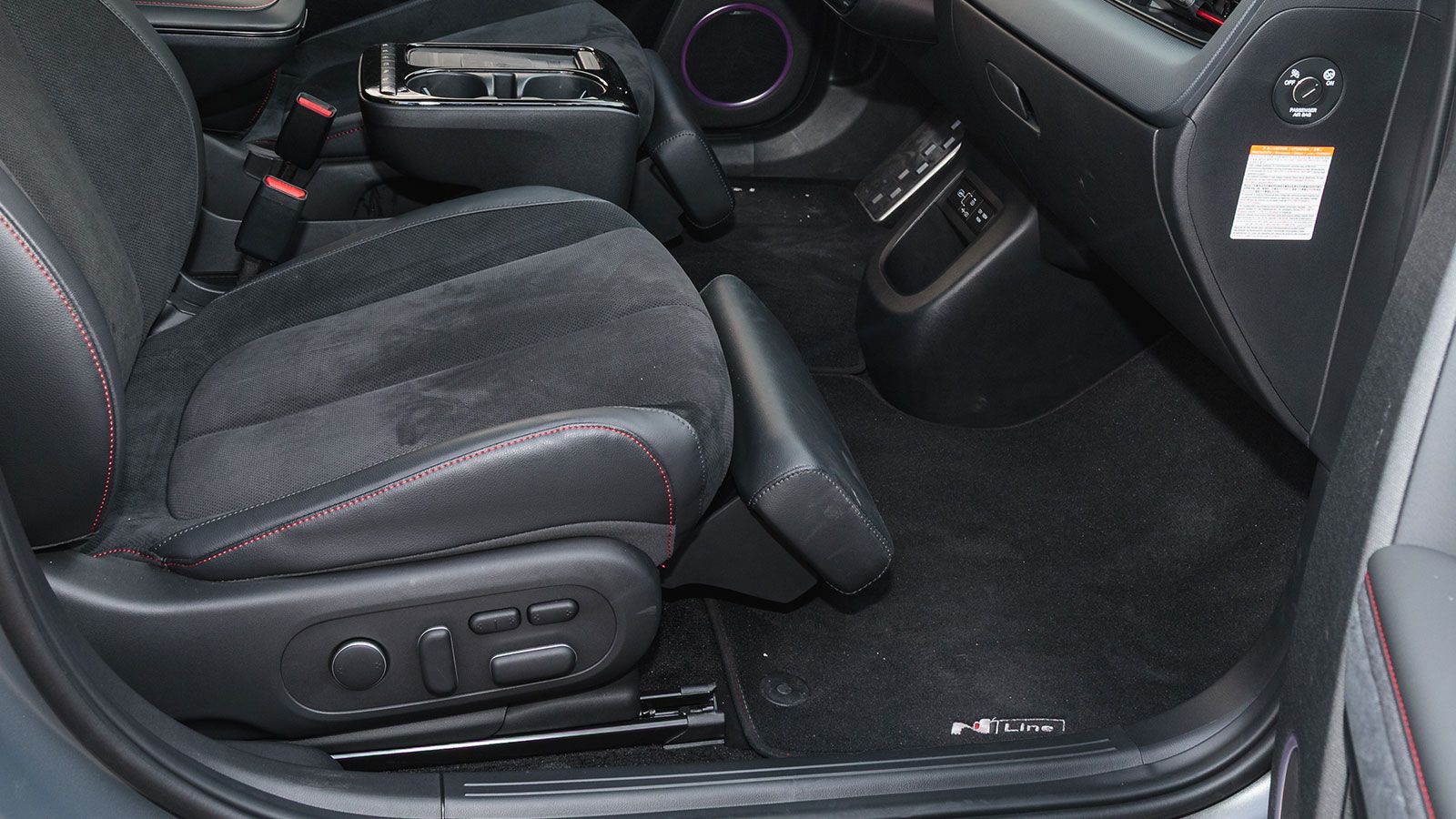 Hyundai Ioniq 5. Πόσο καλό είναι σε εξοπλισμό άνεσης και ασφάλειας.