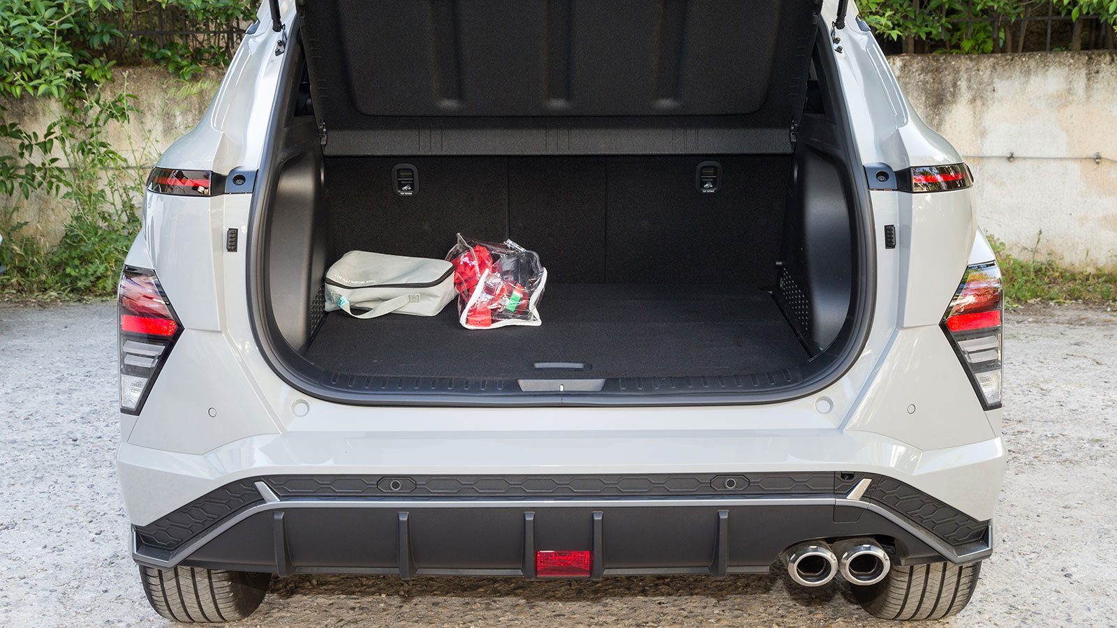 Hyundai Kona. Τι βαθμό παίρνει σε κατανάλωση, χώρους, επιδόσεις, εγγυήσεις.