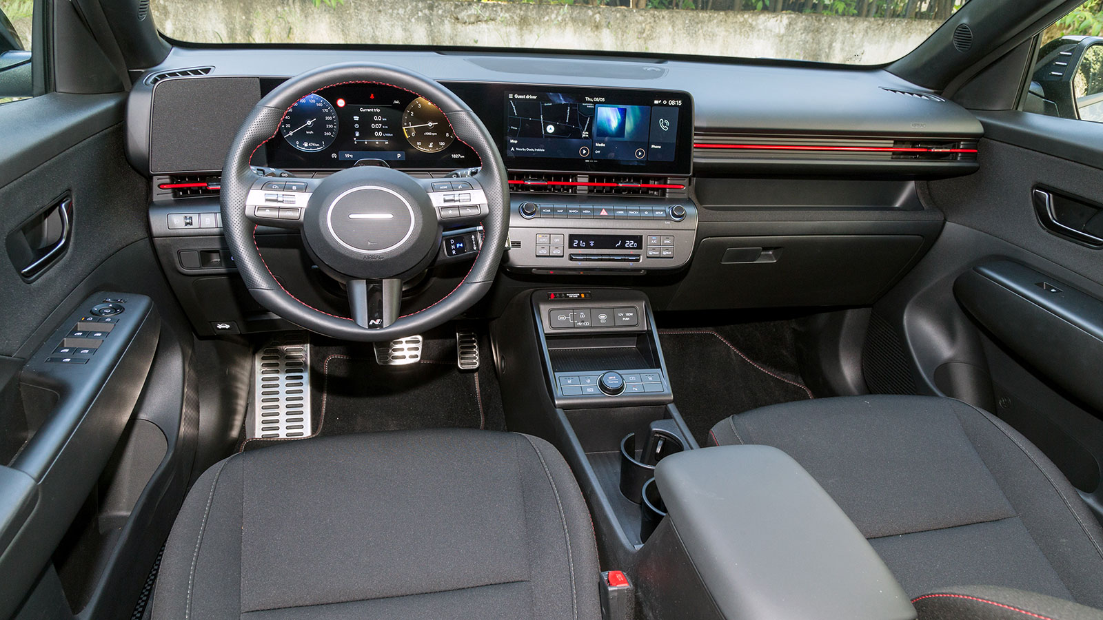 Hyundai Kona. Πόσο καλό είναι σε εξοπλισμό άνεσης και ασφάλειας.