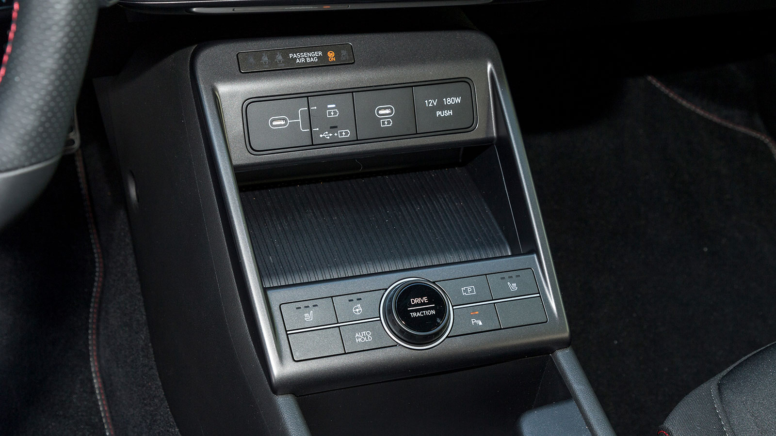 Hyundai Kona. Πόσο καλό είναι σε εξοπλισμό άνεσης και ασφάλειας.