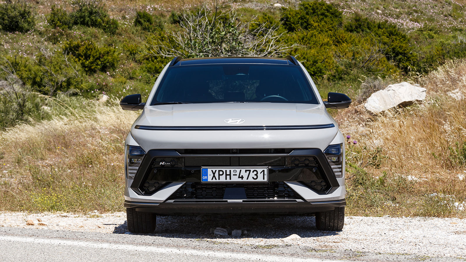 Το εμπρός μέρος κυριαρχείται από την ενιαία φωτεινή LED λωρίδα Seamless Horizon Lamp.