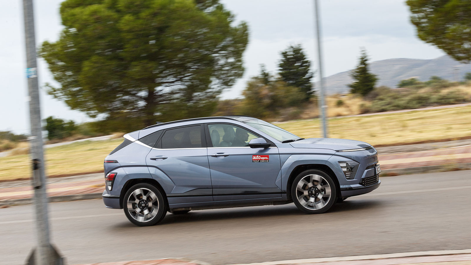 Το εμπρός μέρος ξεχωρίζει χάρη στο λεγόμενο Seamless Horizon Lamp.