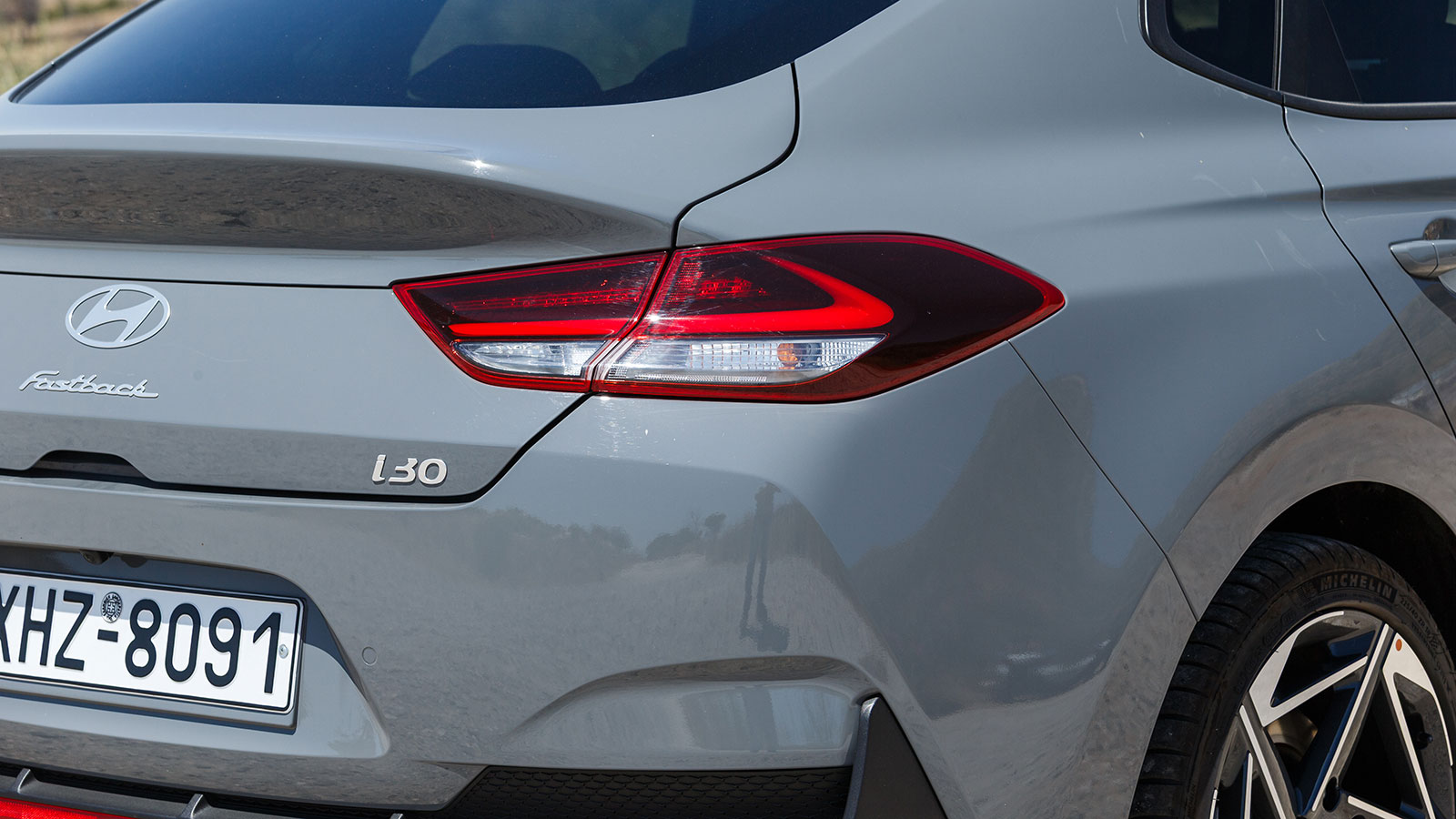 Η αεροτομή είναι ενσωματωμένη στο τελείωμα του πορτμπαγκάζ.