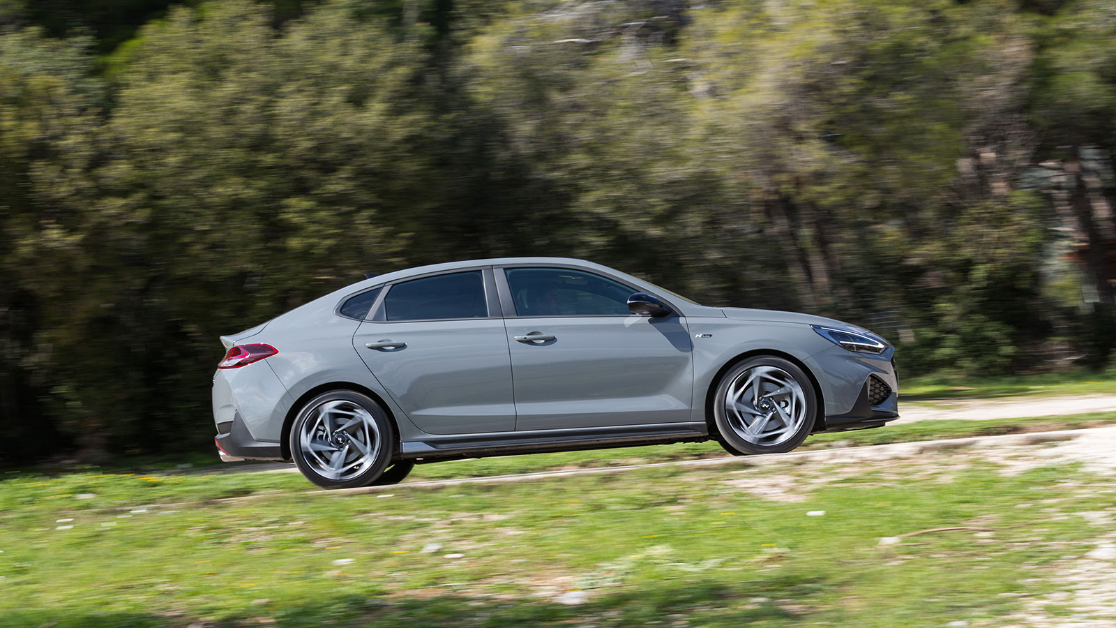 Το σχήμα του παραμένει «ρέον» και αεροδυναμικό.