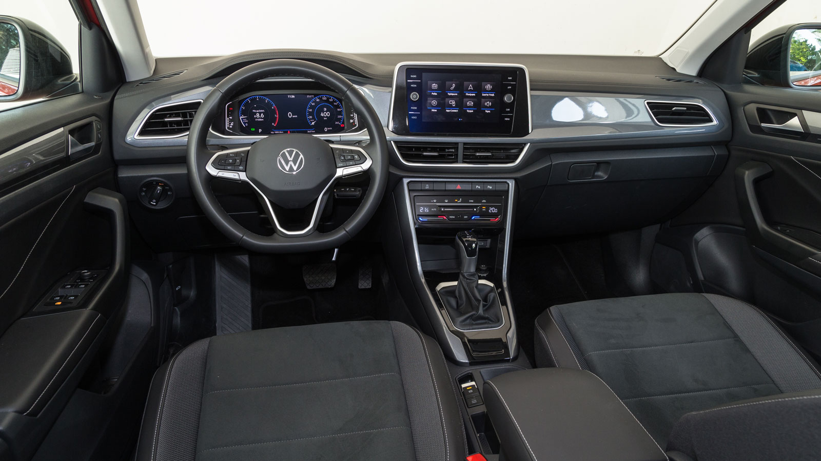 Jeep Renegade VS Vw T-roc 150ps Automatic. Ποιο ξεχωρίζει σε εξοπλισμό ασφάλειας και άνεσης.