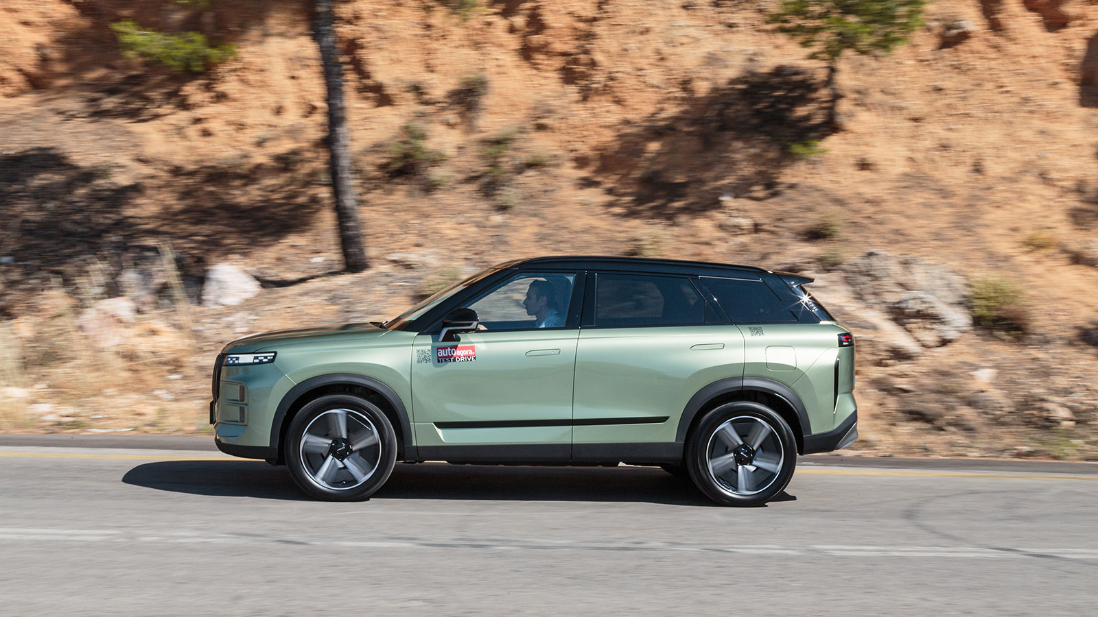 Η «κυβώδης» μορφή του το κάνει να μοιάζει ακόμα μεγαλύτερο από ότι ήδη είναι.