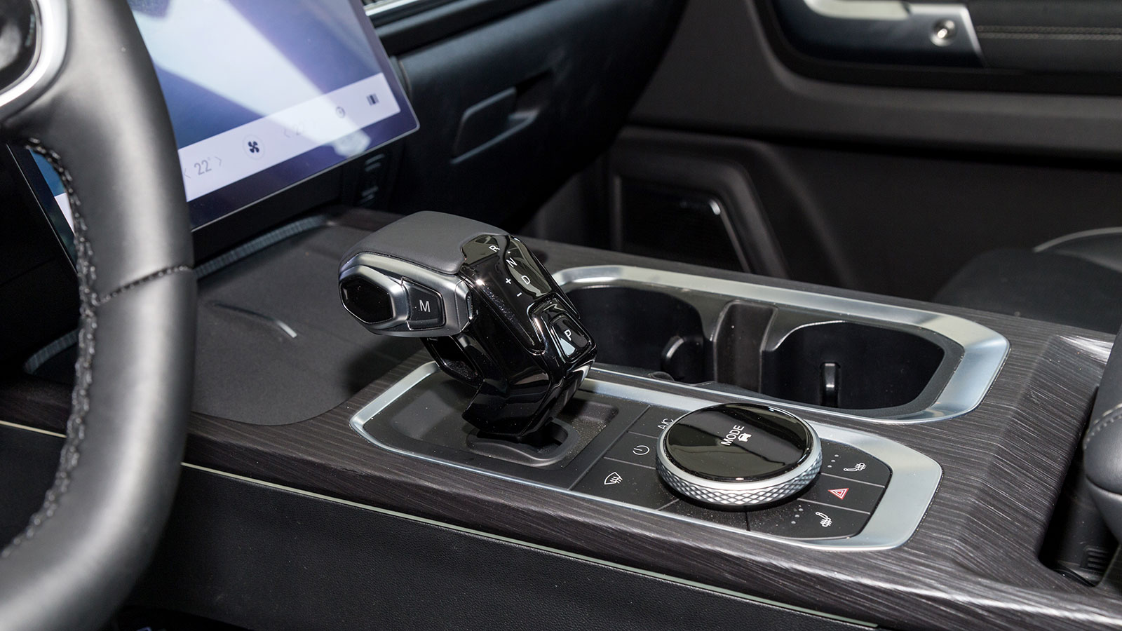 Jaecoo 7. Πόσο καλό είναι σε εξοπλισμό άνεσης και ασφάλειας.