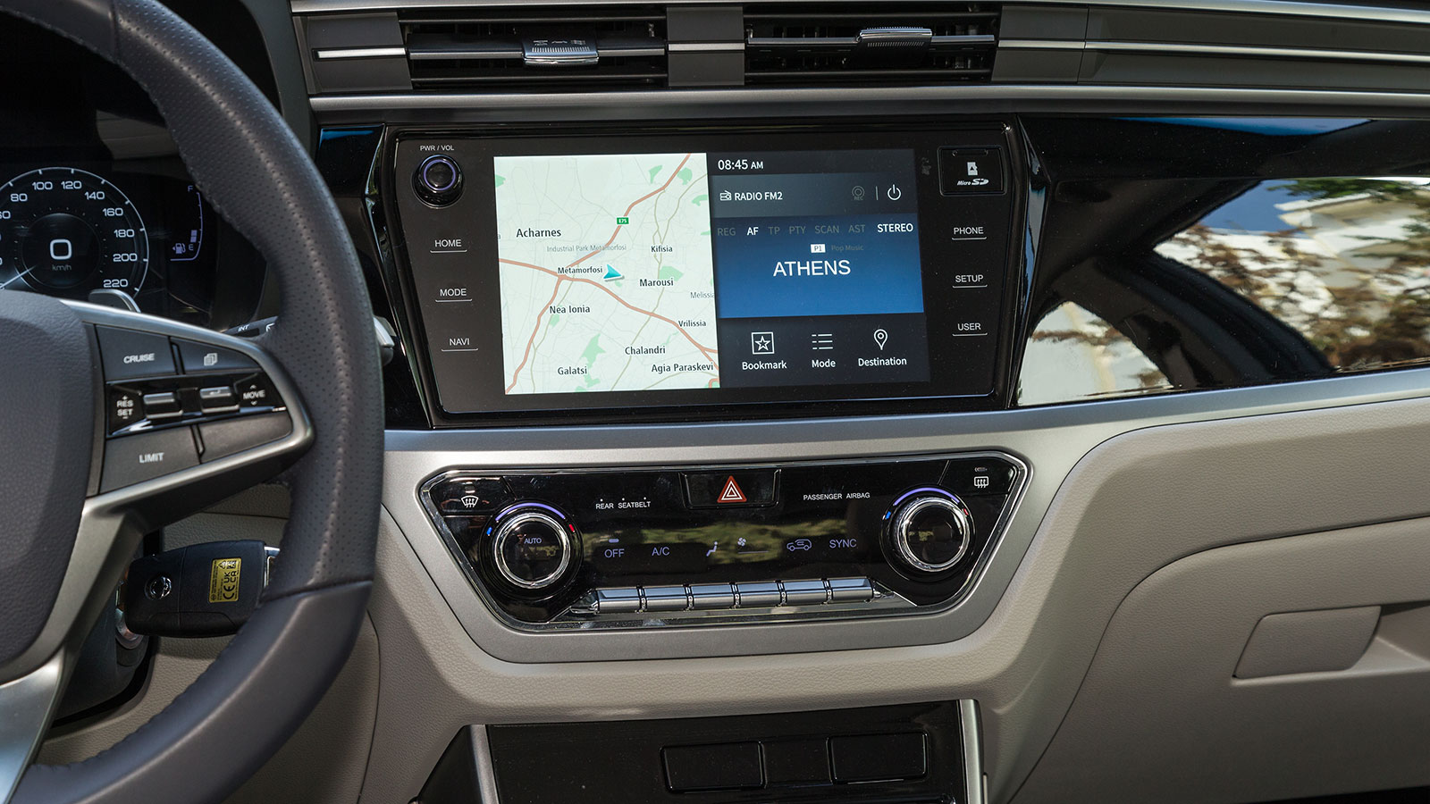 Kgm Korando. Πόσο καλό είναι σε εξοπλισμό άνεσης και ασφάλειας.