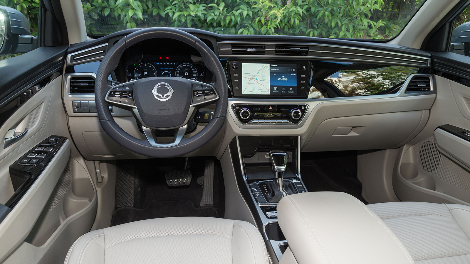 Kgm Korando. Πόσο καλό είναι σε εξοπλισμό άνεσης και ασφάλειας.