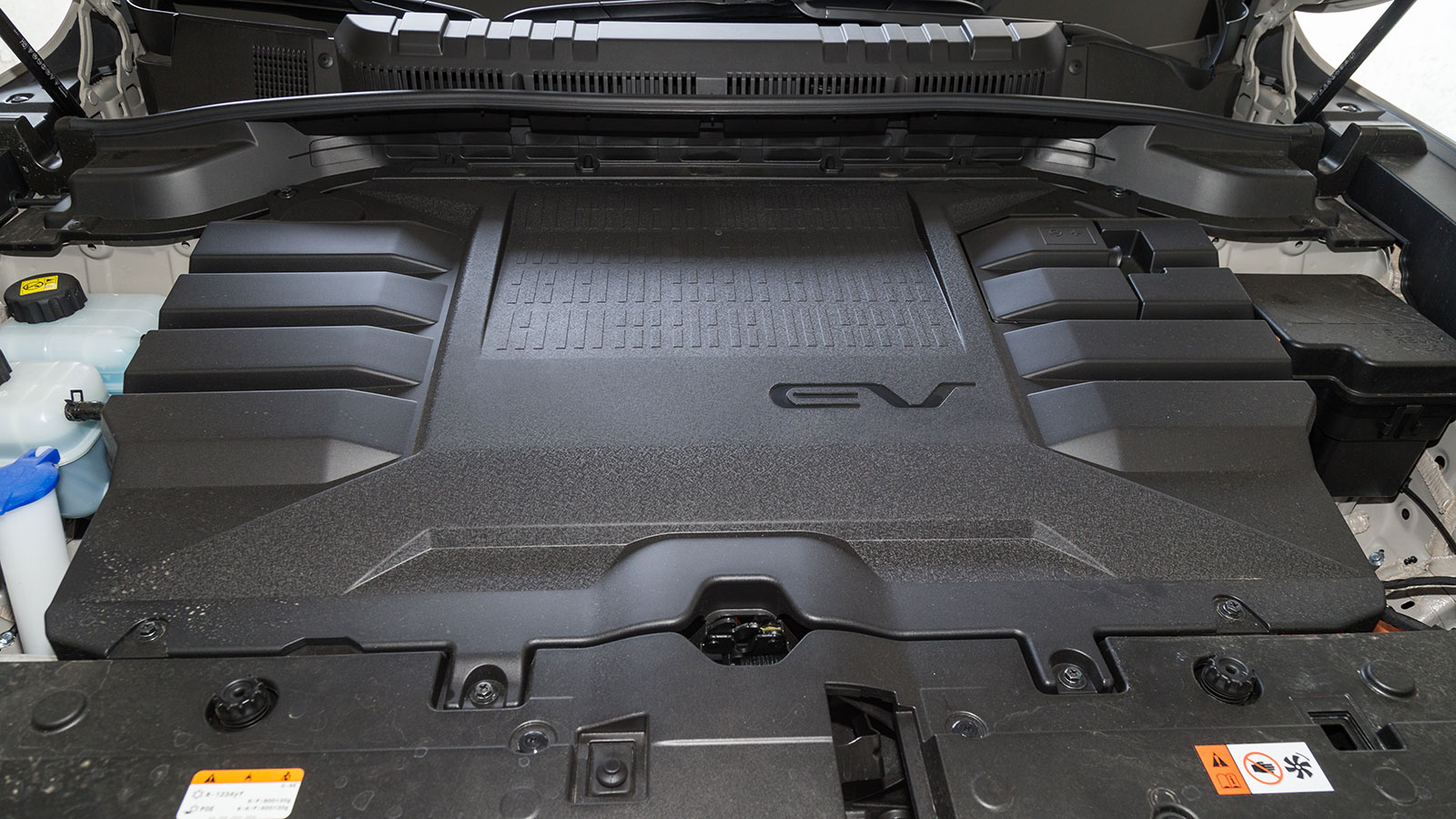 0-100 σε 8,1 δλ., άνεση και υψηλή ποιότητα κύλισης στον δρόμο.