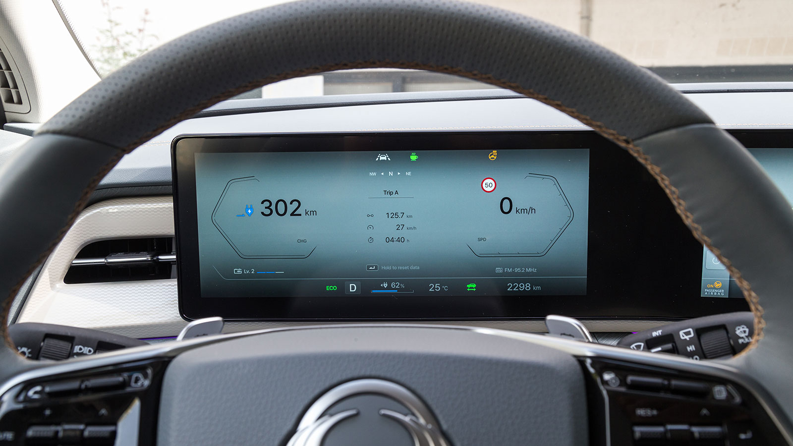 Κορυφαίοι χώροι και επίπεδο εξοπλισμού και τεχνολογίας που μπορεί να συγκριθεί με πολύ ακριβότερα μοντέλα.