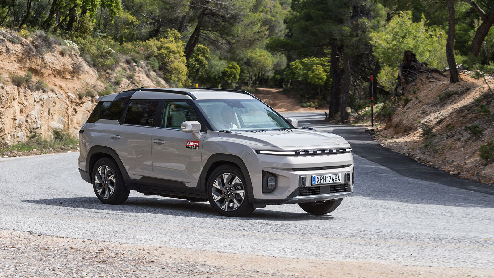 Πραγματική αυτονομία μεγαλύτερη των 400 χλμ., φορτίζει σε ταχυφορτιστή από 10% σε 80% σε 37 λεπτά.