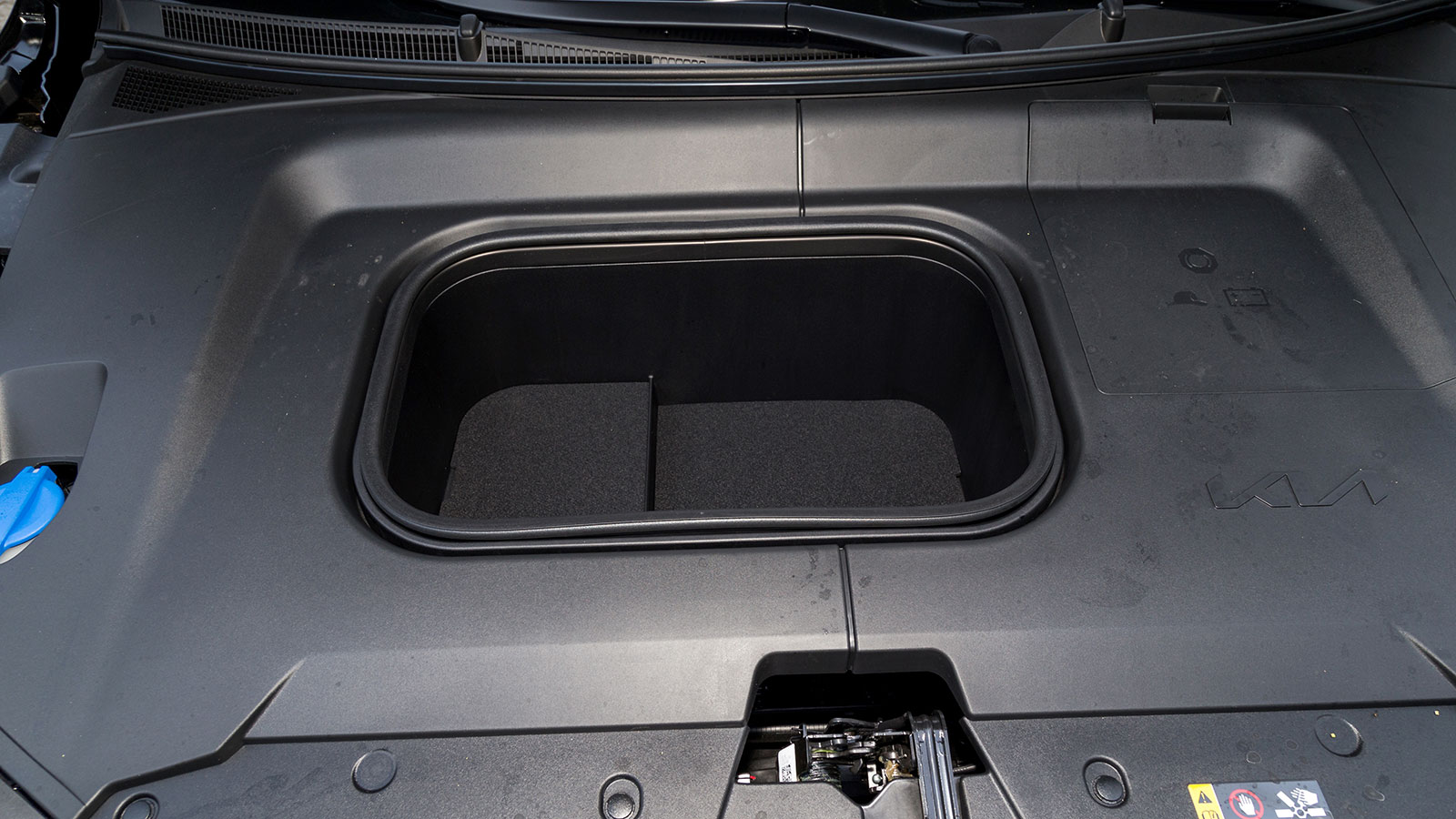 Kia Ev3. Τι βαθμό παίρνει σε κατανάλωση, χώρους, επιδόσεις, εγγυήσεις.