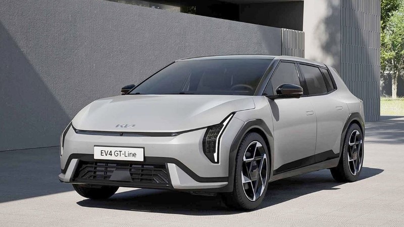 Οδηγούμε το επερχόμενο Kia EV4