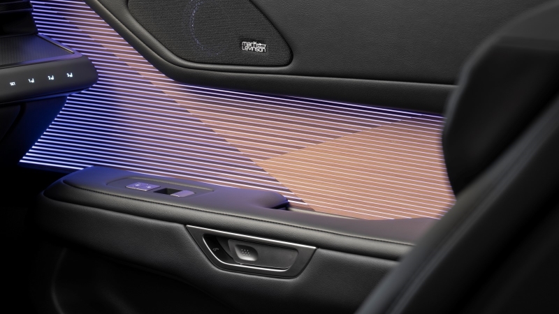 Αποκαλύφθηκε για την Ευρώπη το νέο Lexus ES