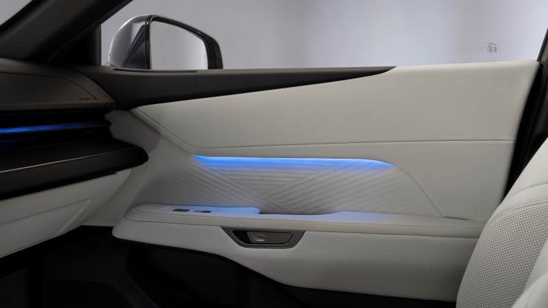 Minimal, καθαρή αισθητική στο Lexus ES