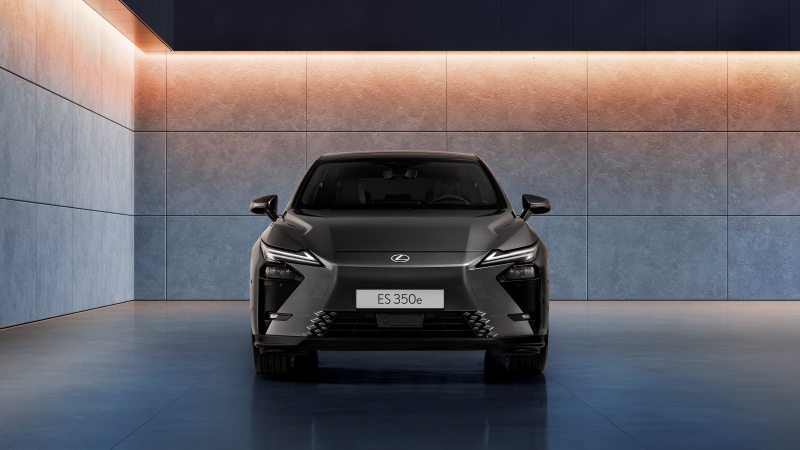 Νέα twin L φωτιστικά σώματα εμπρός για το Lexus ES