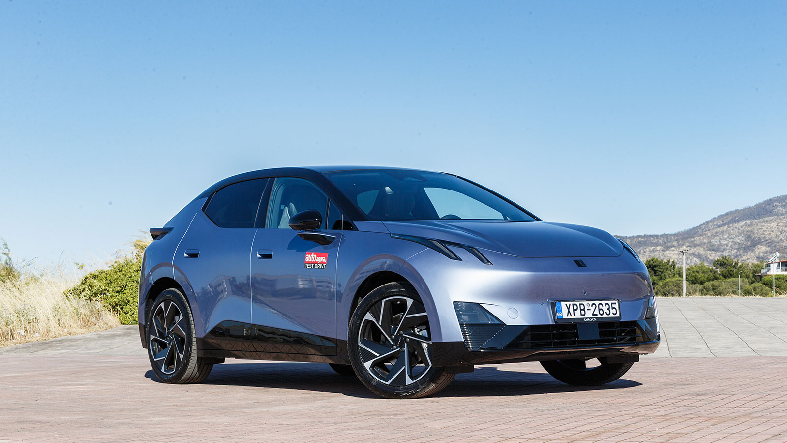 Lynk And Co 02. Πόσο καλό είναι σε εξοπλισμό άνεσης και ασφάλειας.