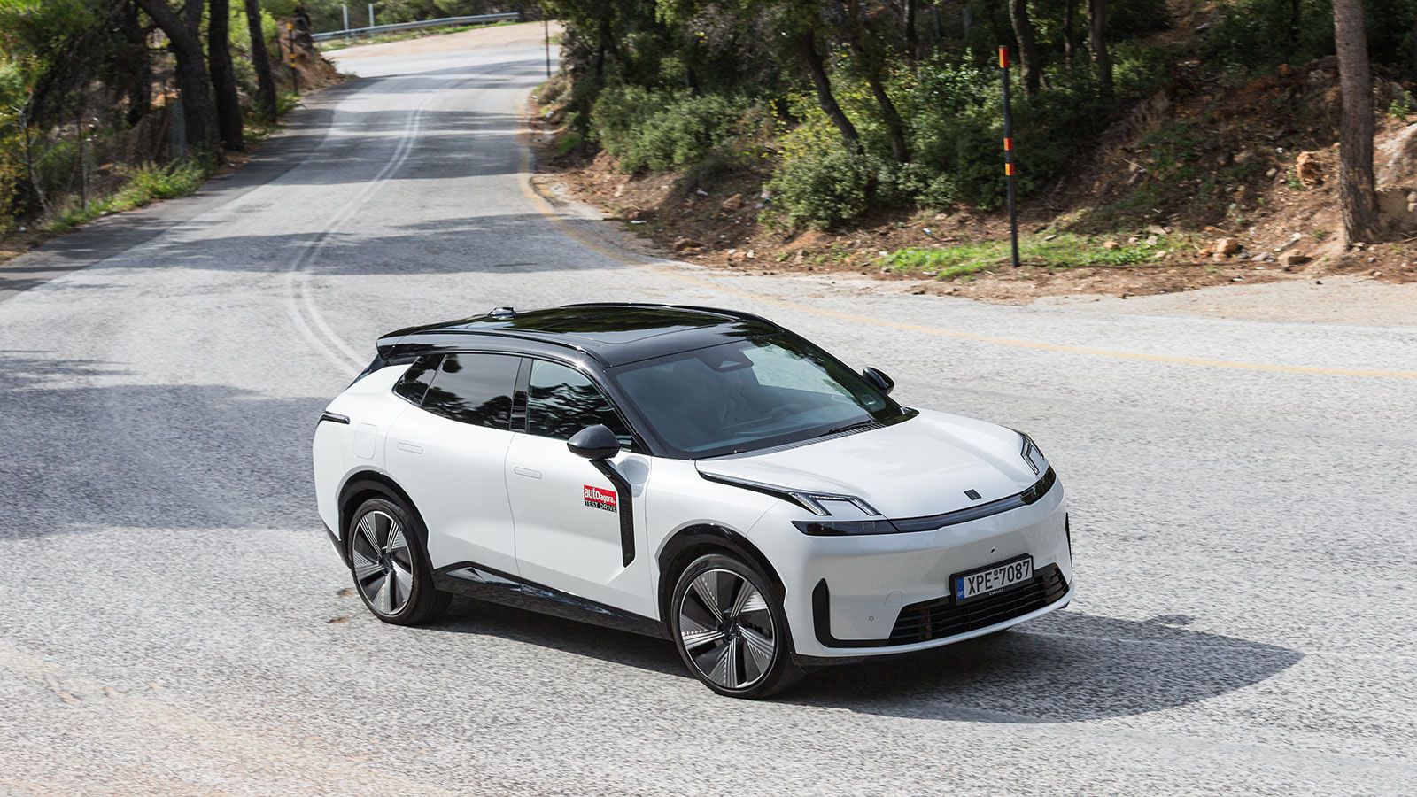 Lynk And Co 08. Πόσο καλό είναι σε εξοπλισμό άνεσης και ασφάλειας.