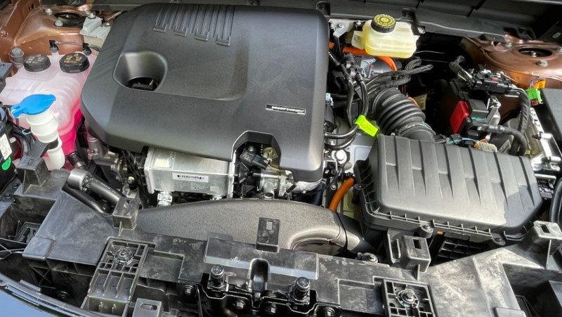 Το plug-in σύνολο του Lynk & Co 08 καλύπτει έως και 200 χιλιόμετρα ηλεκτρικά