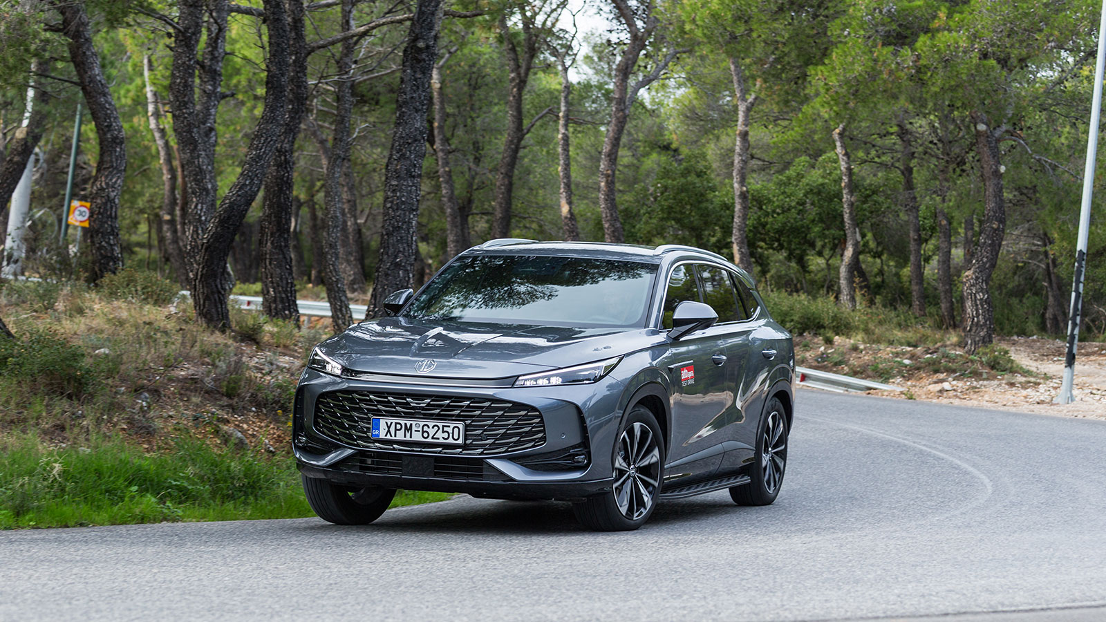 Περισσότερη δύναμη, μεγαλύτερη αυτονομία: Βγάζει 100 χλμ. στην πόλη μόνο με ρεύμα, αλλιώς καίει 3 λτ./100 χλμ.