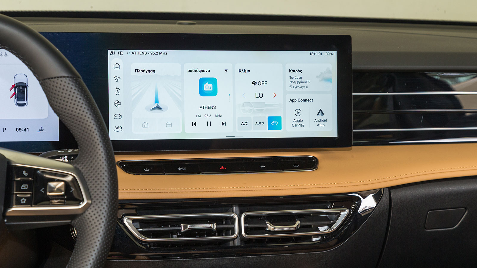 Εσωτερικό αναβαθμισμένο σε ποιότητα και τεχνολογία, με καλούς χώρους για επιβάτες, αλλά σχετικά μικρό πορτμπαγκάζ (441 λτ.)
