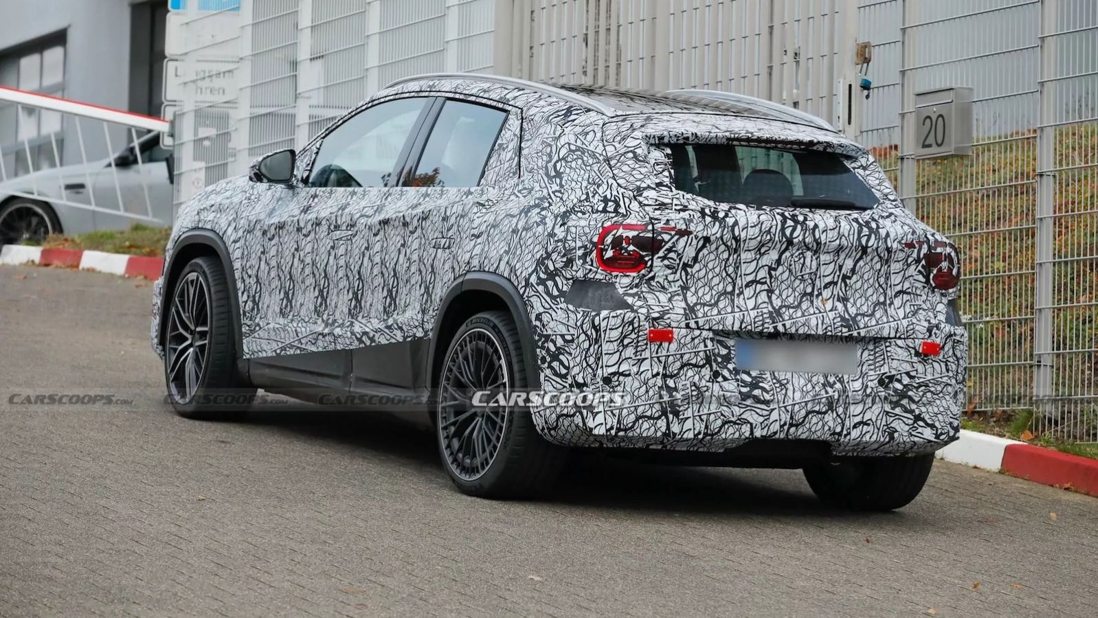 Στις απλές του εκδόσεις θα προσφέρει τετρακίνηση, 350 ίππους και μπαταρία 85 kWh με ταχεία φόρτιση 320 kW.