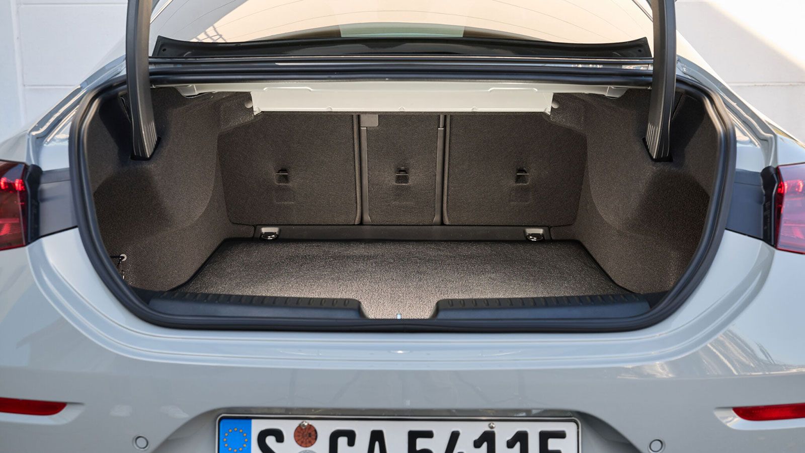 Mercedes CLA 250+: Οδηγούμε το πολυτελές sedan που αλλάζει τα δεδομένα