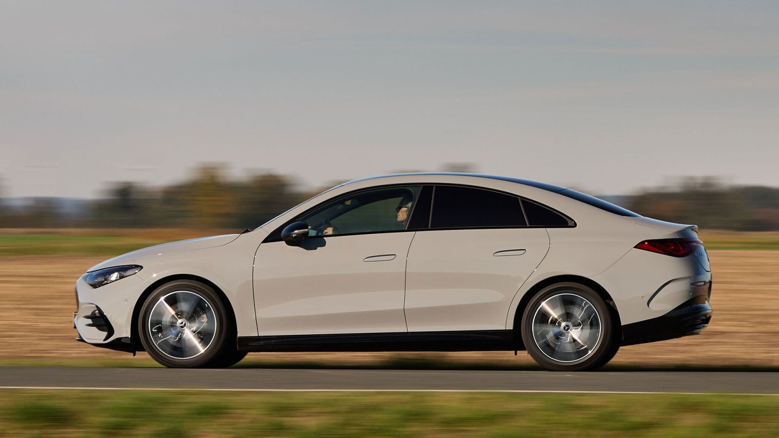 Mercedes CLA 250+: Οδηγούμε το πολυτελές sedan που αλλάζει τα δεδομένα