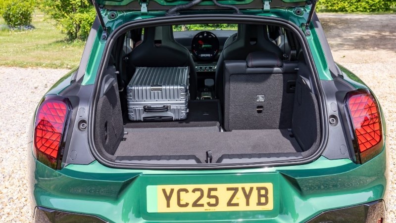 Οδηγούμε το Mini JCW Aceman