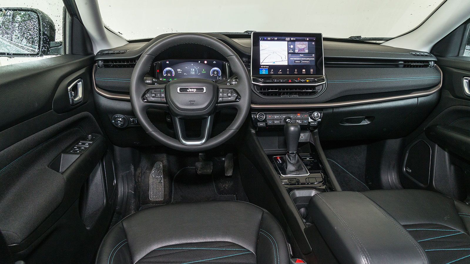 Jeep Compass Automatic 130ps VS Opel Frontera. Ποιο ξεχωρίζει σε εξοπλισμό ασφάλειας και άνεσης.